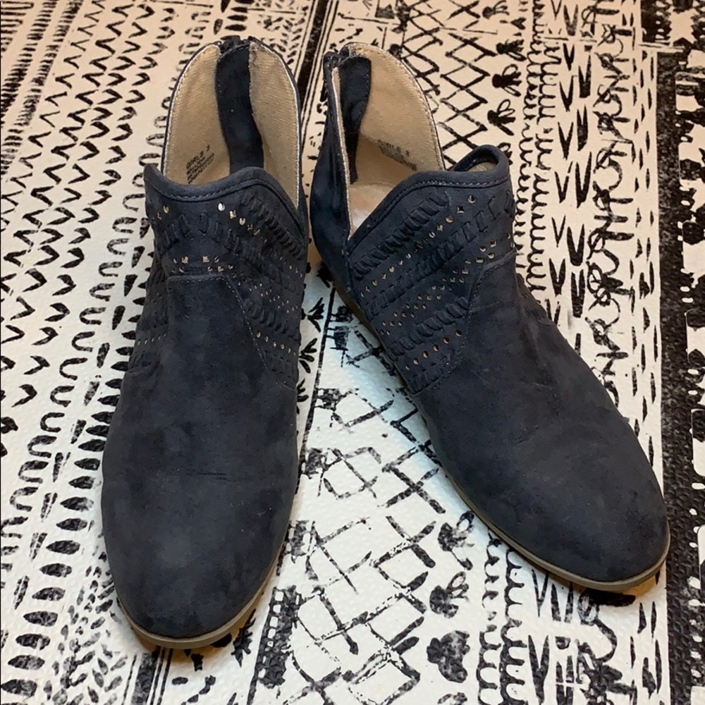 Report Girls Heeled Dress Shoe. Size 3